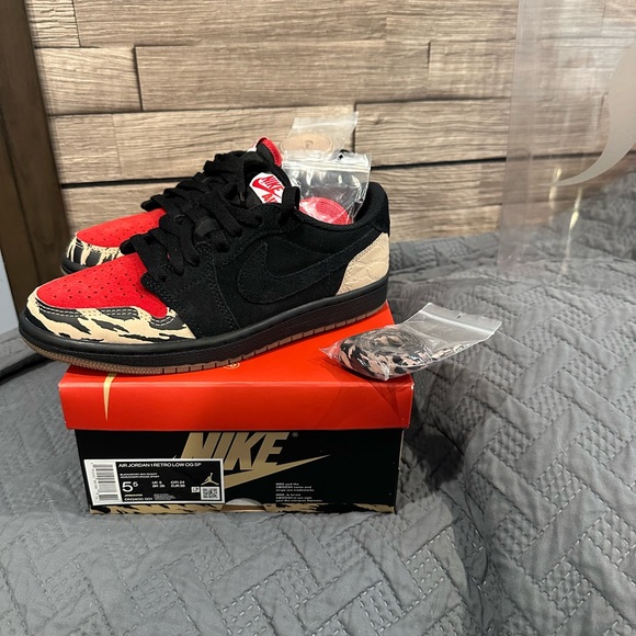 Nike Jordan 1 lows sole fly size 5.5y - Picture 2 of 2